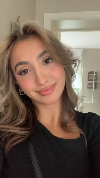 Eda Cam, Junior Marketeer